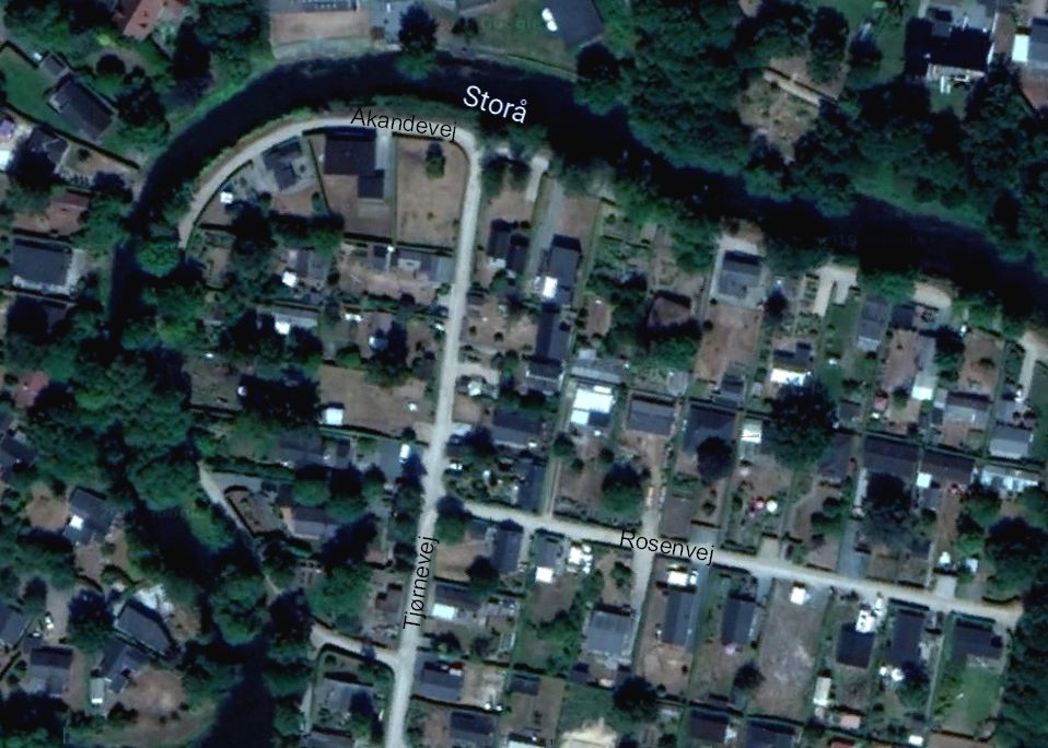 Satellitbillede sommeren 2018
Adresse: Hf. Storaaen, have xx (Vores interne vejnavne kan ikke bruges officielt.)